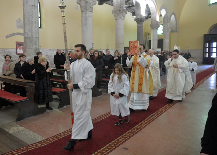 Svečana misa na dan Božića u pulskoj katedrali (N. LAZAREVIĆ)