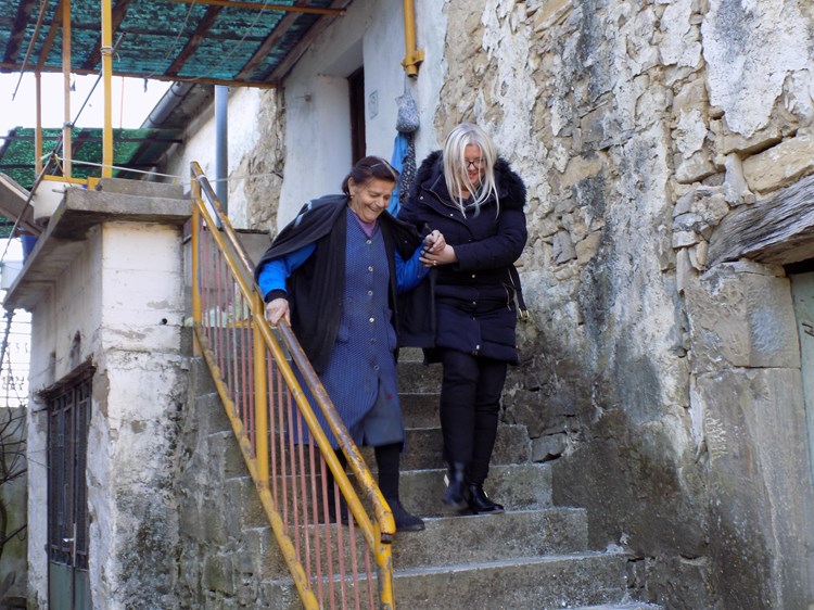 Milica Krušvar sa voditeljicom Odjela pomoći u kući 