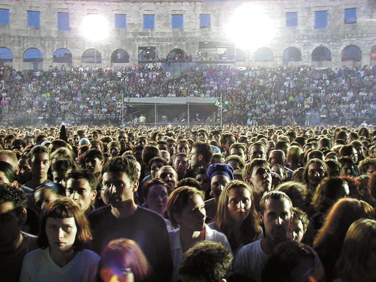 Publika na koncertu Stinga u pulskoj Areni 2000. (Arhiva)