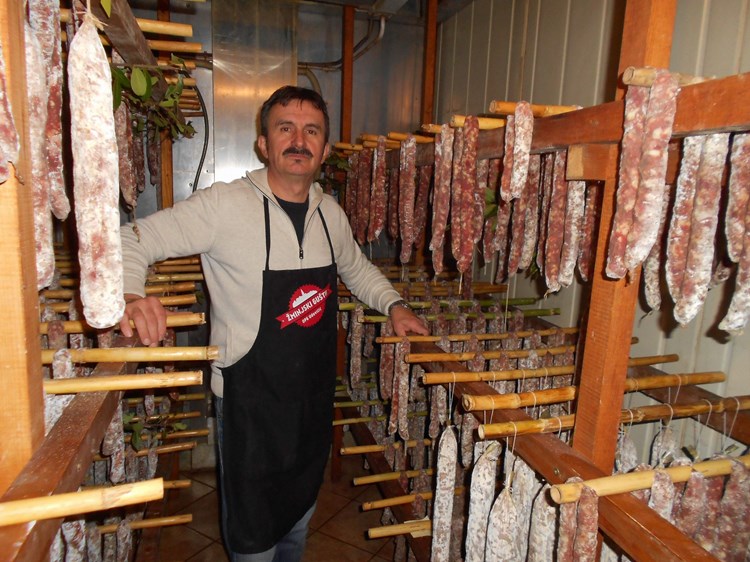 Milan Udovičić u svom žminjskom pogonu za proizvodnju kobasica (D. ŠIŠOVIĆ)