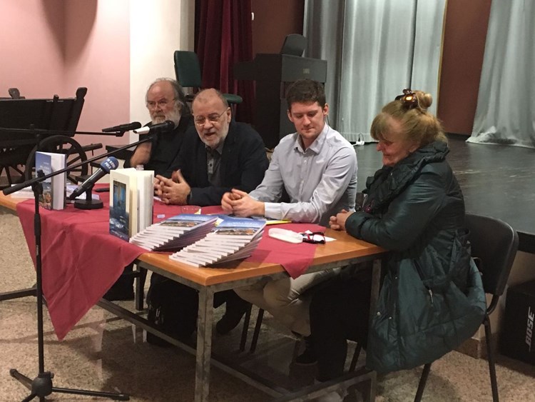 Goran Filipi, Drago Orlić, Antonio Giudici i Ljiljana Avirović na predstavljanju u šišanskoj Zajednici Talijana