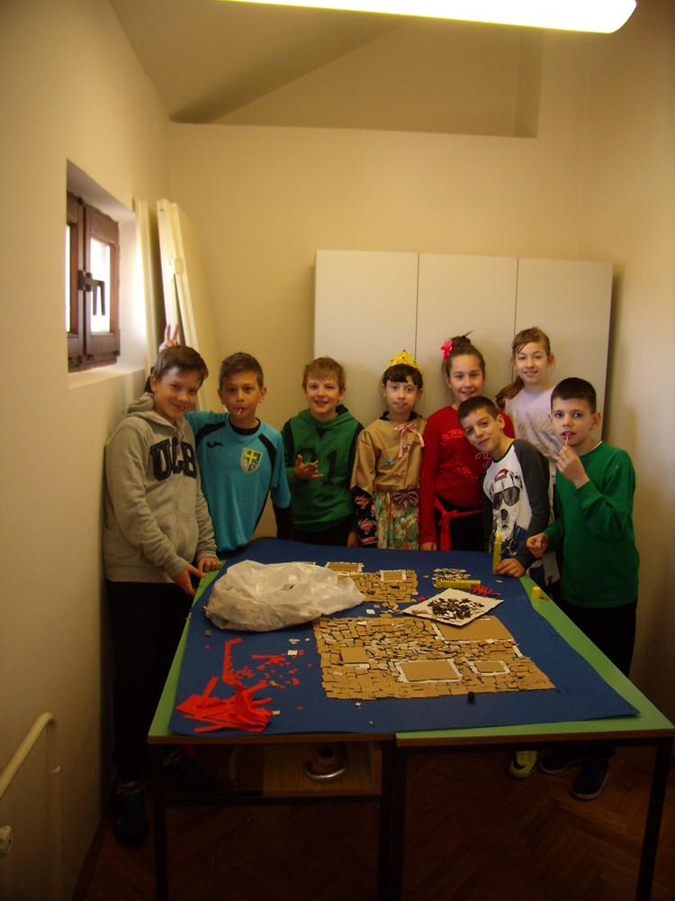Uz mentorstvo učiteljice Ines Škuflić učenici su izrađivali kuću Tone Peruška (V. BEGIĆ)