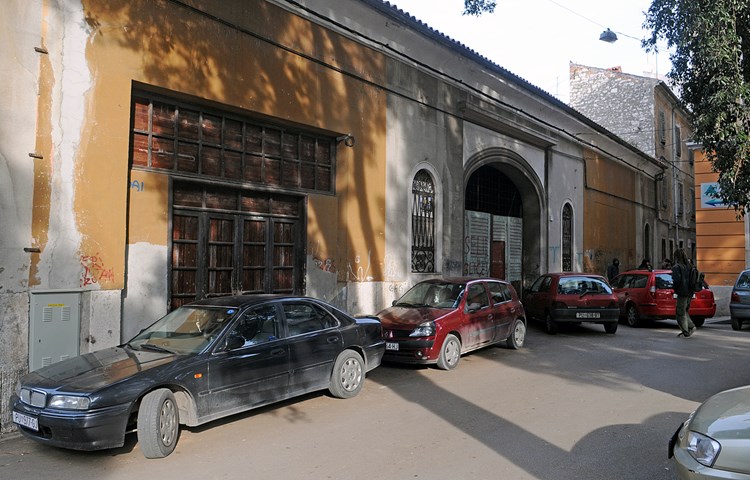 Stari i zapušteni prostori na Danteovom trgu (M. ANGELINI)