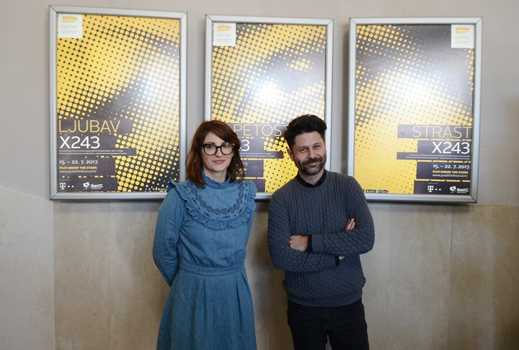 Autorski dvojac Sonde Jelena Fiškuš i Sean Poropat ispred novih oglasa  (Dejan ŠTIFANIĆ)