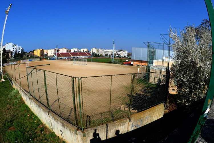 Na prostoru pomoćnog igrališta pored Doma sportova na Verudi gradit će se bazen (Milivoj MIJOŠEK)