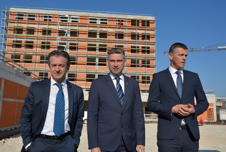 Valerio Drandić, Boris Miletić i Valter Flego obišli su gradilište nove bolnice (N. LAZAREVIĆ)