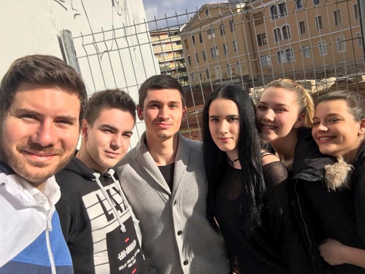 Ivan Pernar s učenicima Škole za ugostiteljstvo, trgovinu i turizam (Ivan Pernar Facebook)