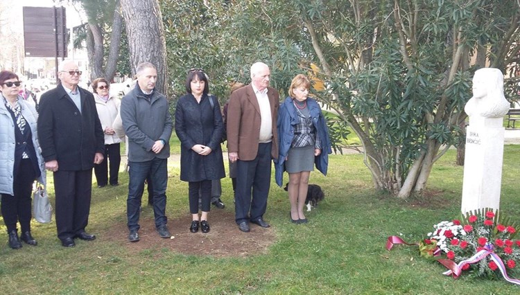 Predstavnici Novigrada i antifašista položili vijence na spomenik 