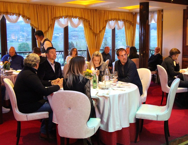 Zajedničkom večerom organizatori i gosti najavili su dvadesetu Šparogadu