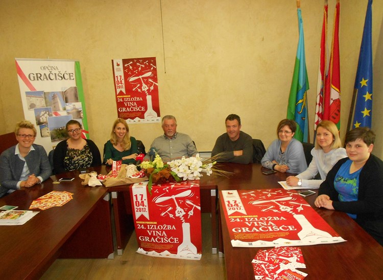 Organizatori 24. izložbe vina u Gračišću na konferenciji za novinare (Davor ŠIŠOVIĆ)