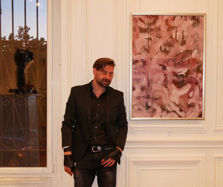Vedran Šilipetar pored svog rada u pariškoj galeriji