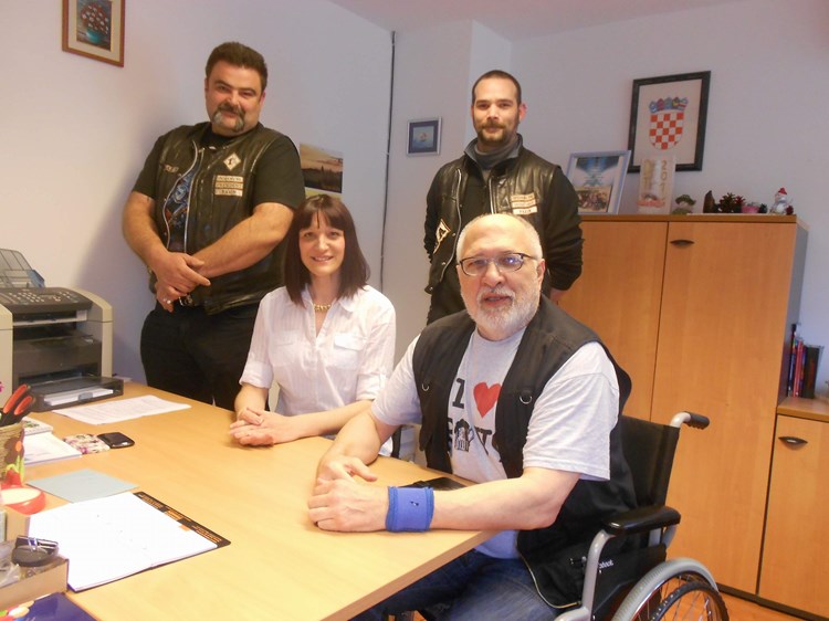 Patricija Hrvatin i Giuliano Bravar s članovima Indians MC-ja iz Pazina (M. RIMANIĆ)