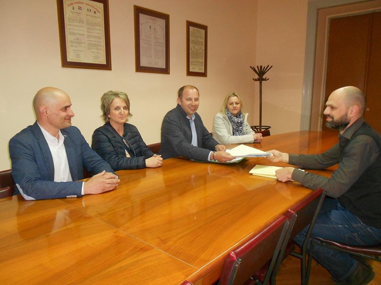 Predaja koalicijske liste kandidata za gradonačelnika i gradsko vijeće Pazina (M. RIMANIĆ)