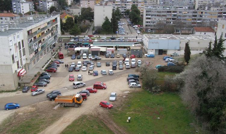 HDZ-ovci smatraju da bi stanarima trebalo osigurati besplatno parkiranje na Trgu kralja Tomislava (arhiva)