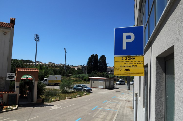 Na stare brojeve za m-parking treba dodati 70 pa je tako ispravan broj za plaćanje parkinga SMS-om ovdje 708522 (D. ŠTIFANIĆ)