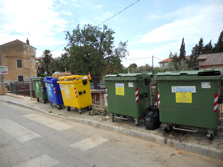 Kontejneri u Medulinu (Arhiva/A. TOŠIĆ)