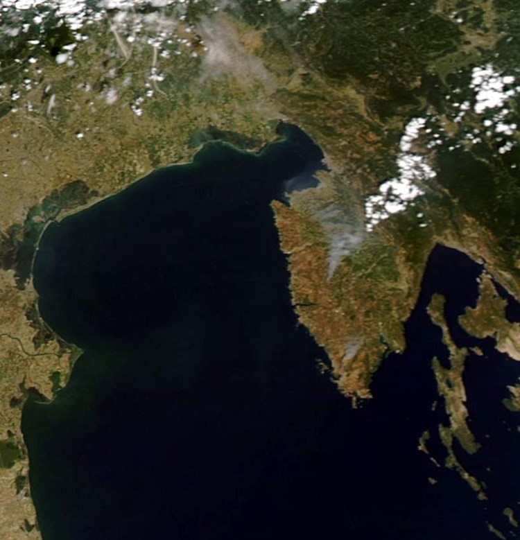 Satelitski snimci požara kod Baderne i Galižane