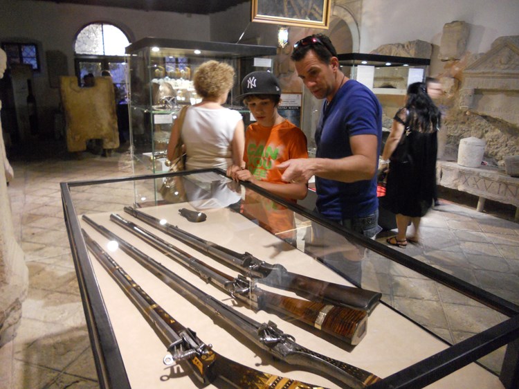 Izložba oružja u porečkom Zavičajnom muzeju (K. FLEGAR)